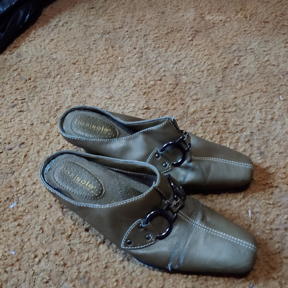 Shoes - Picture 2 of 3